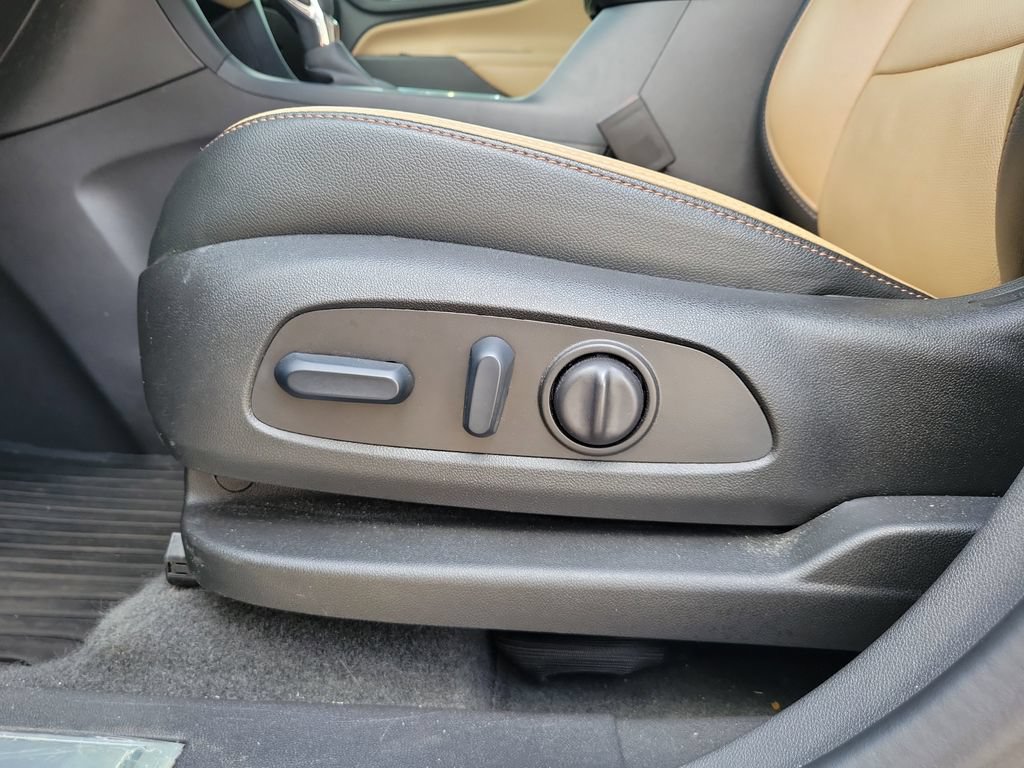 Used 2024 Chevrolet Equinox Premier AWD/4WD image 19