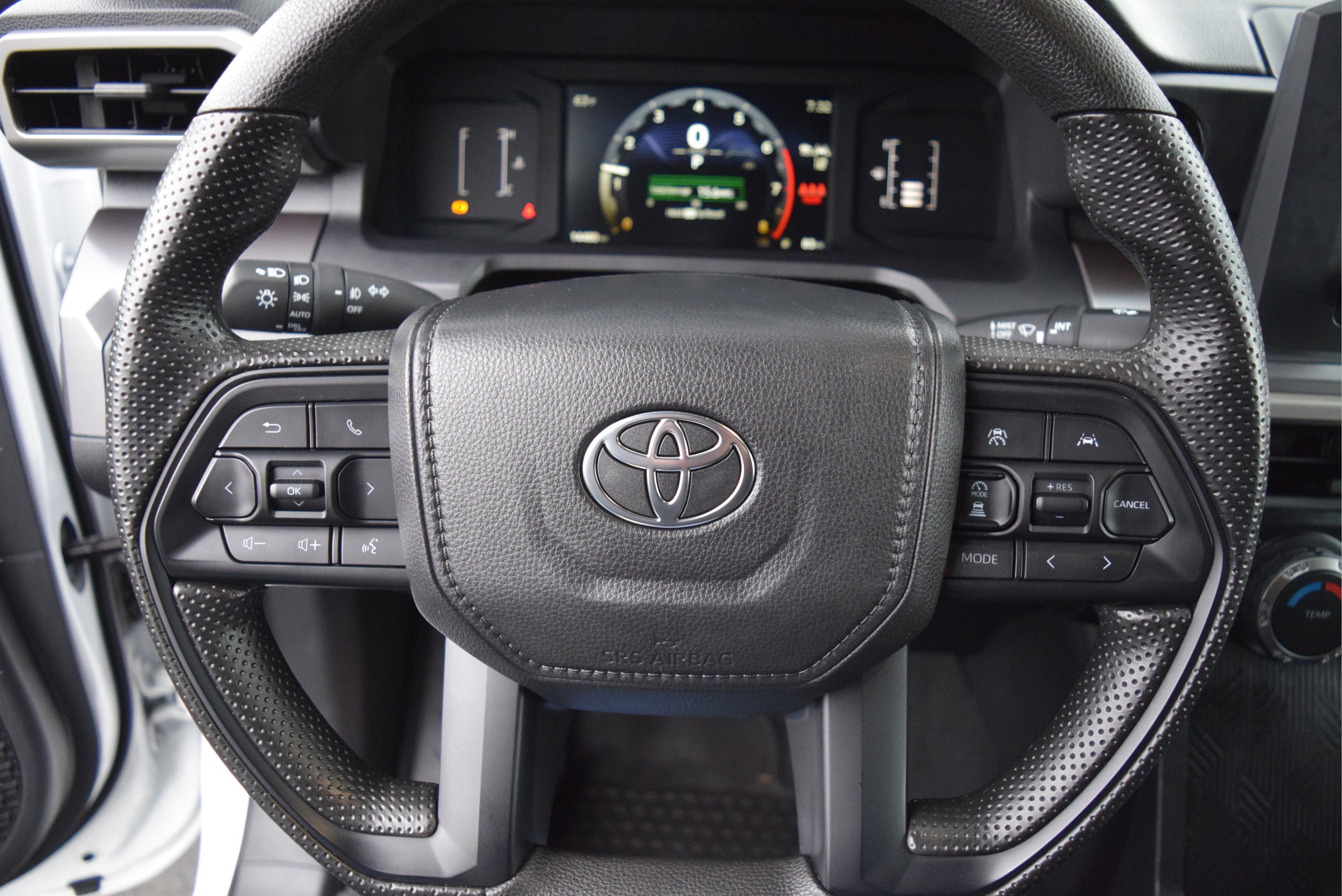 Used 2025 Toyota Tacoma SR5 AWD/4WD image 11