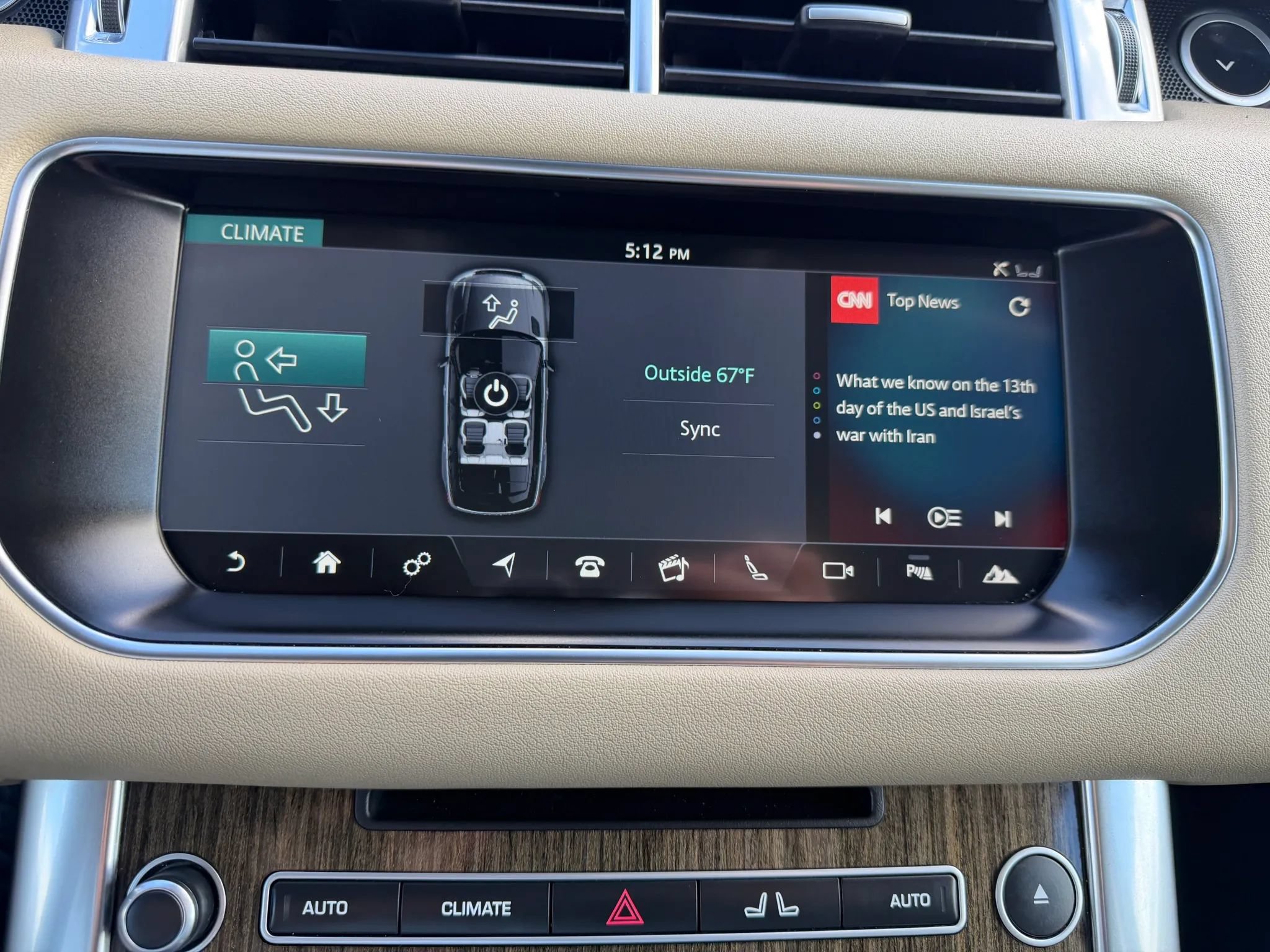 Used 2017 Land Rover Range Rover Sport HSE AWD/4WD image 18