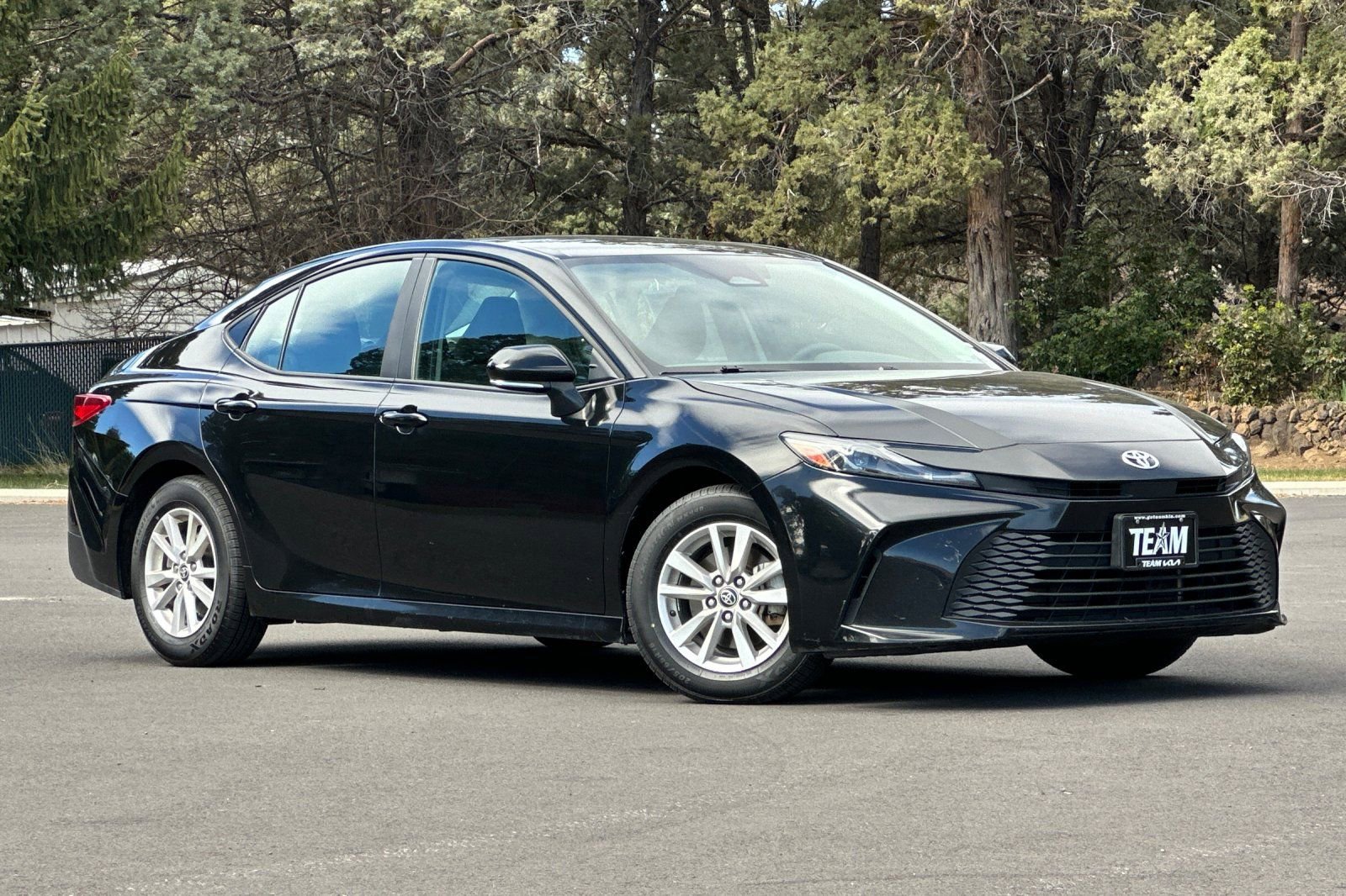 Used 2025 Toyota Camry LE image 2