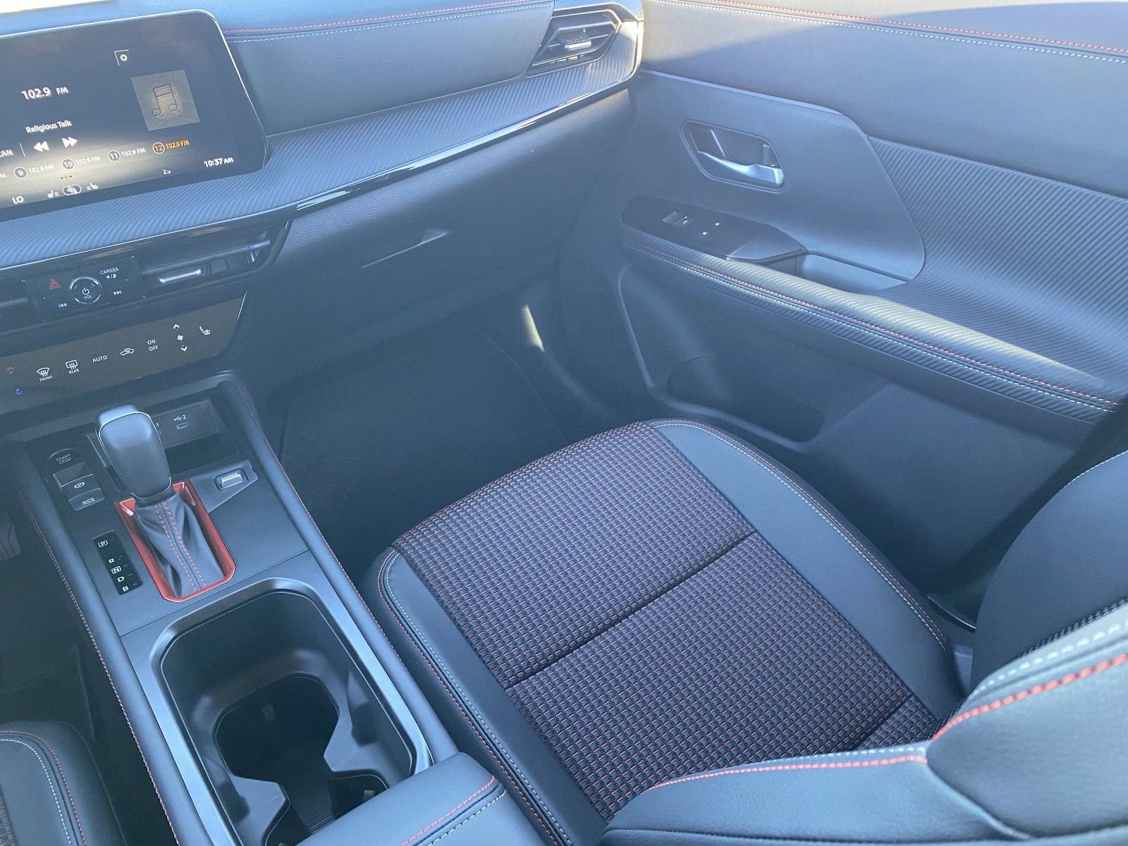 New 2026 Nissan Kicks SR w/ Cold Weather Package FWD image 17