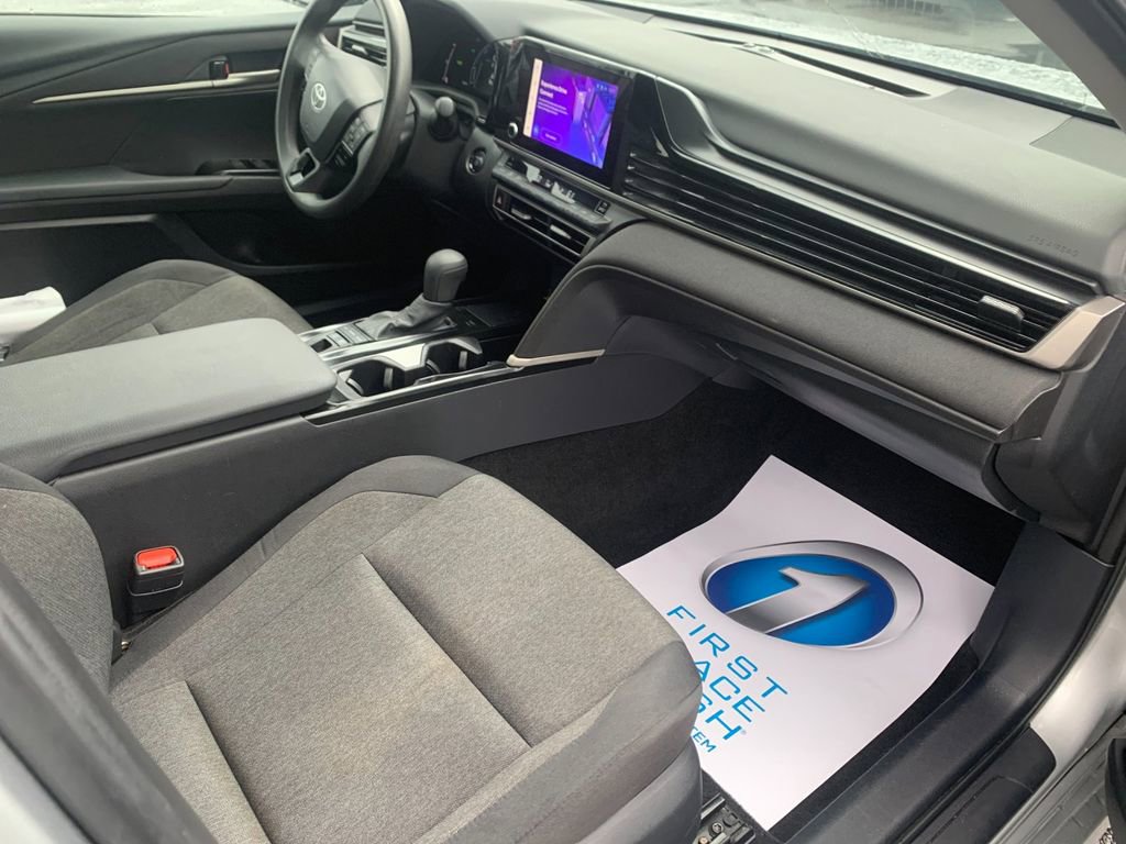 Used 2025 Toyota Camry LE image 18