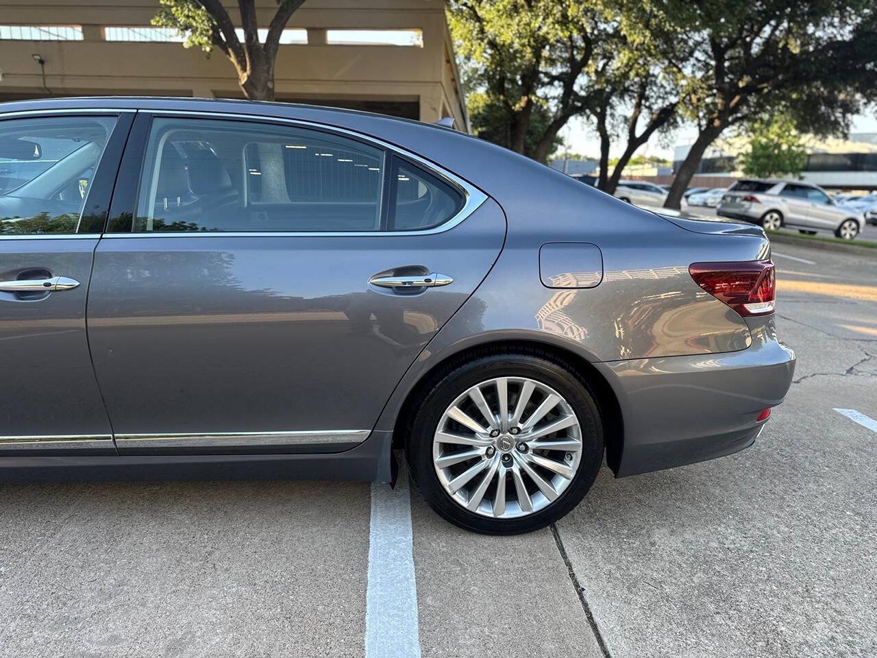Used 2013 Lexus LS 460 L w/ Preferred Accessory Package AWD/4WD image 5