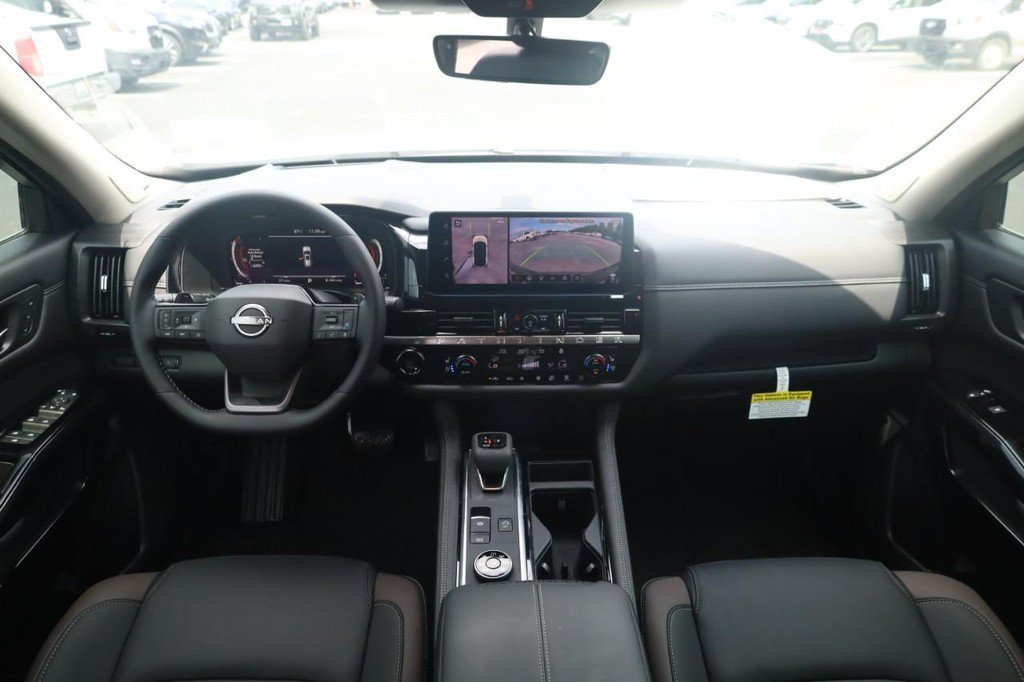 New 2026 Nissan Pathfinder Platinum AWD/4WD image 7