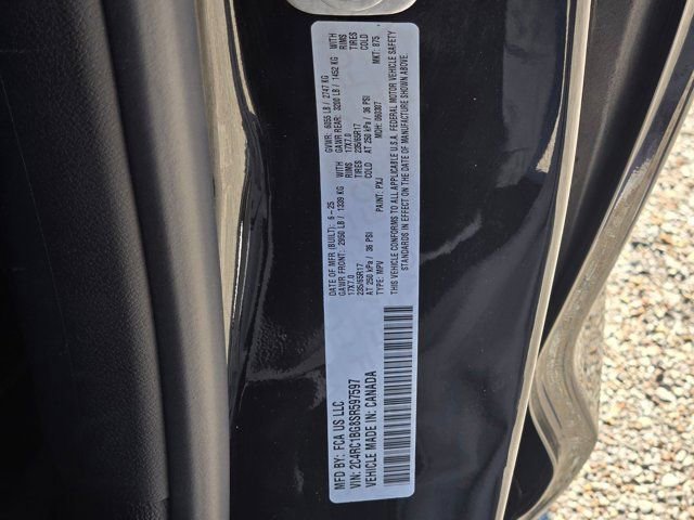 Used 2025 Chrysler Pacifica Select image 33