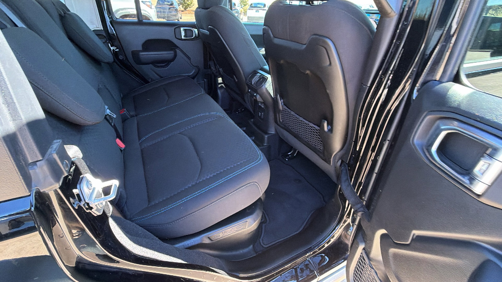 Used 2025 Jeep Wrangler Unlimited Rubicon 4xe w/ Convenience Group image 21