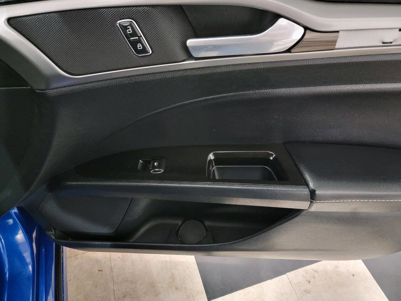 Used 2017 Ford Fusion SE w/ Fusion SE Technology Package FWD image 24