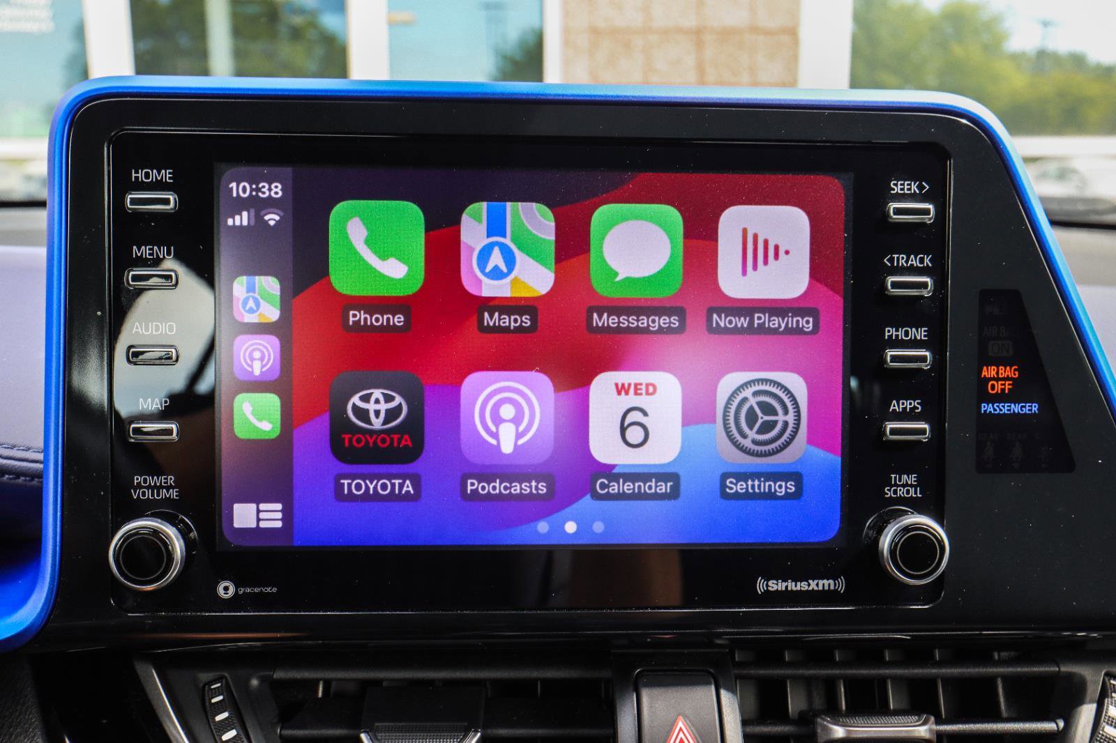 Used 2020 Toyota C-HR XLE FWD image 9