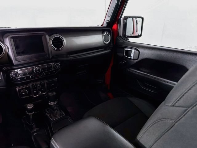 Used 2019 Jeep Wrangler Unlimited Sahara w/ Dual Top Group AWD/4WD image 22