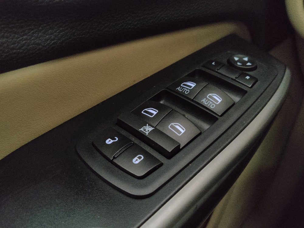 Used 2020 Jeep Cherokee Latitude FWD image 27