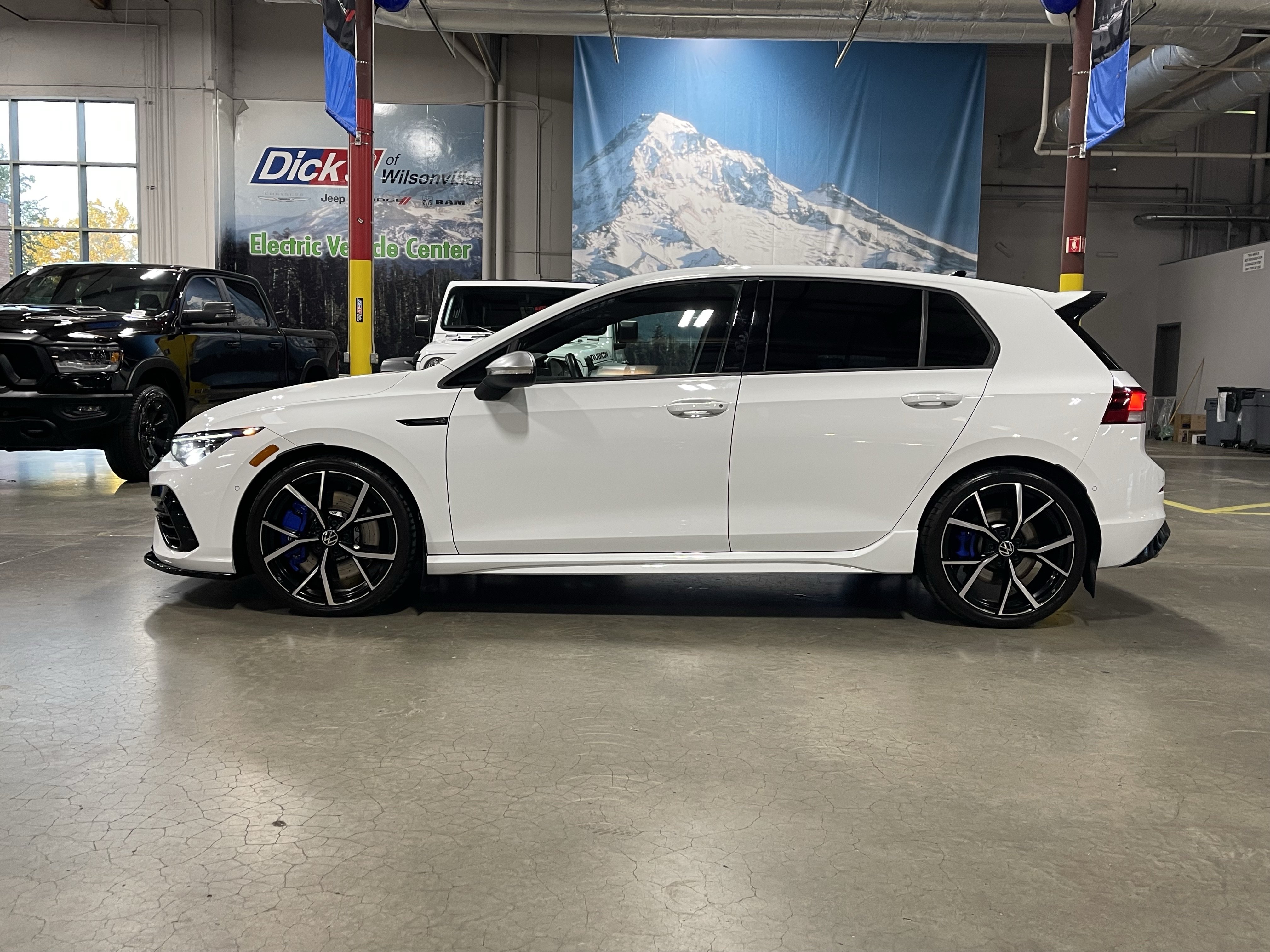 Used 2024 Volkswagen Golf R AWD/4WD image 2