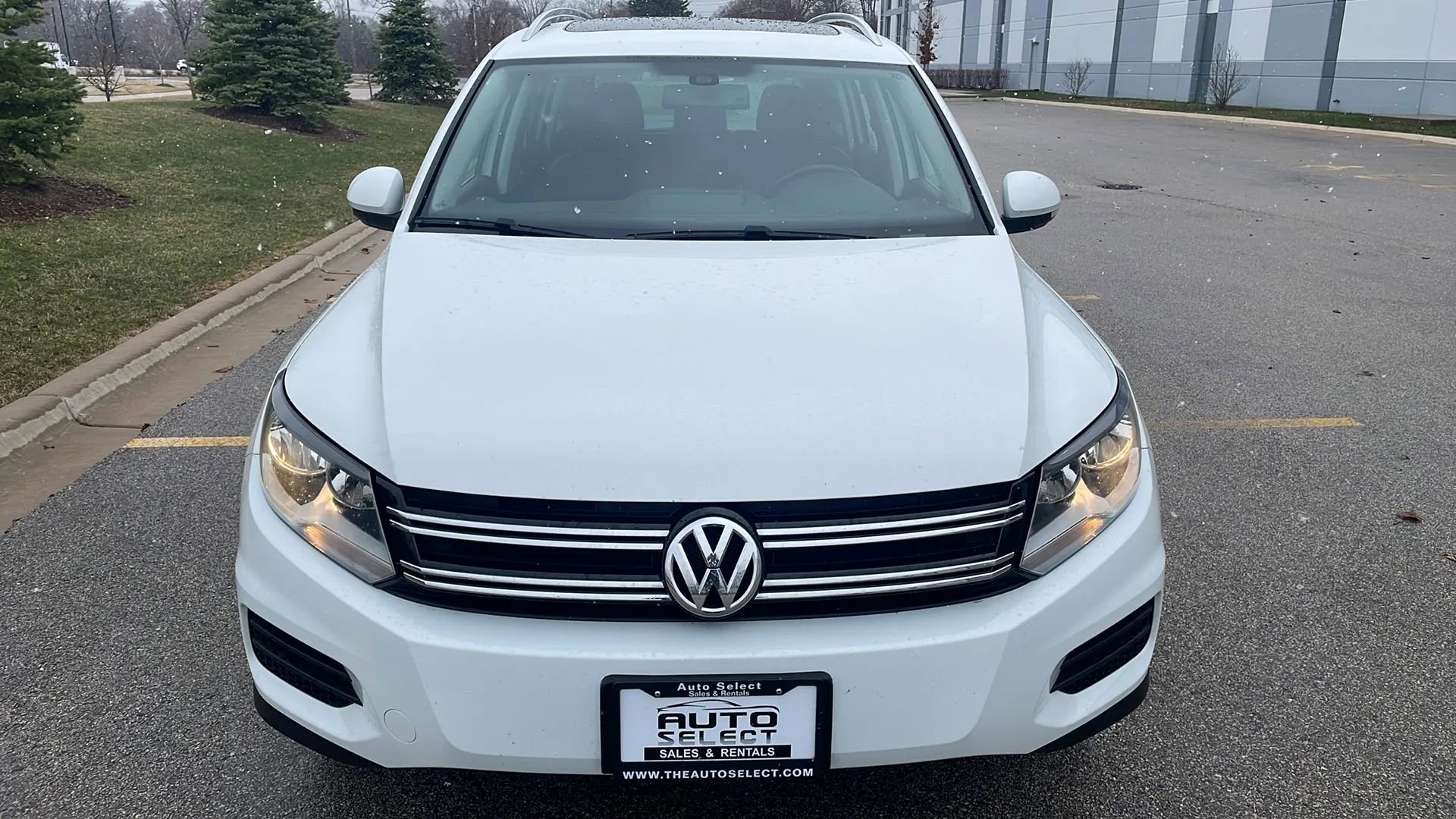 Used 2017 Volkswagen Tiguan Wolfsburg Edition AWD/4WD image 4