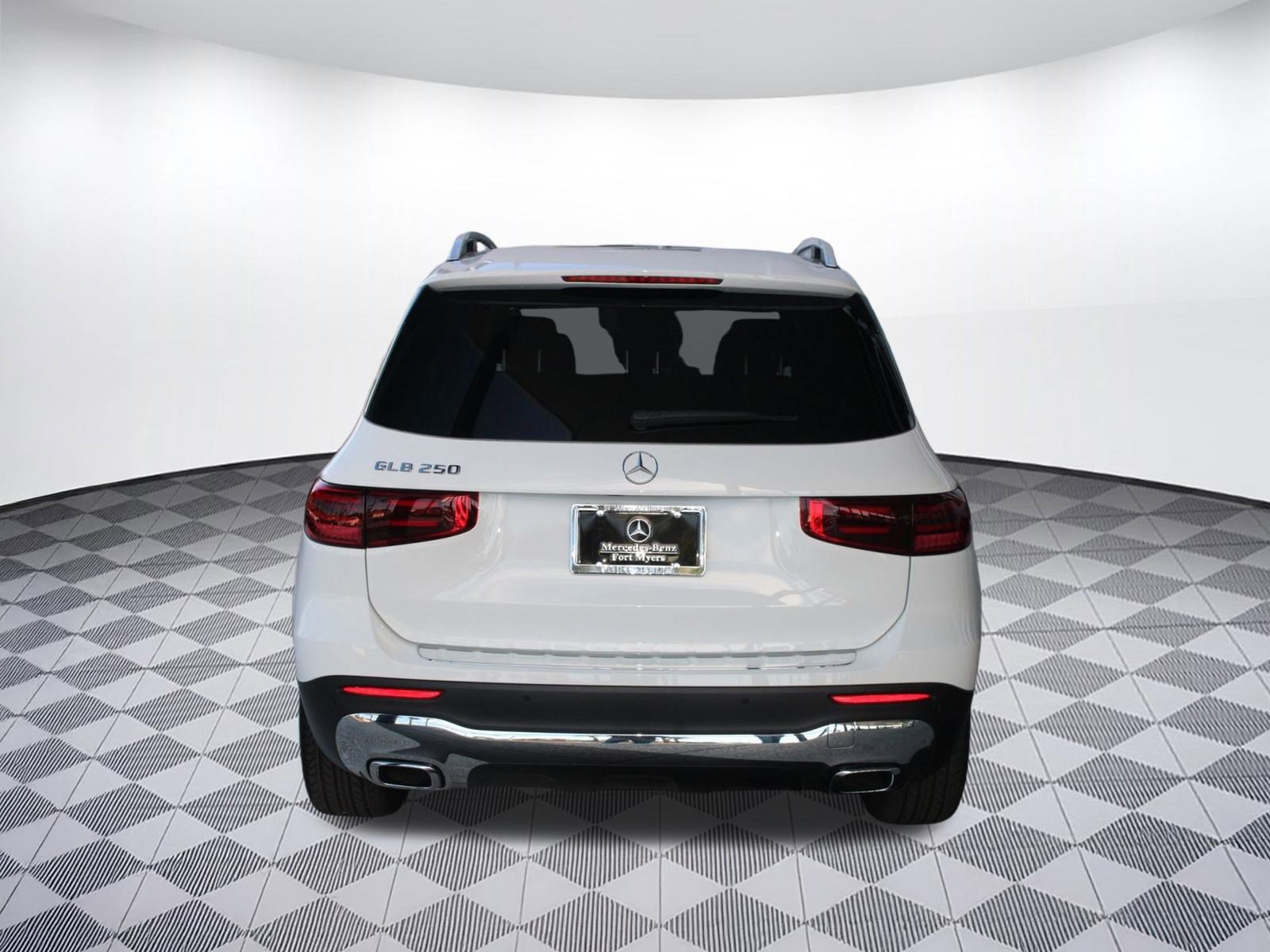 New 2026 Mercedes-Benz GLB 250 image 10