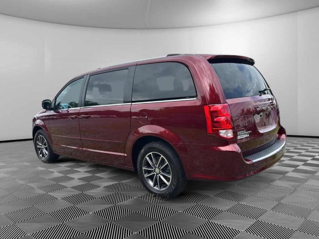 Used 2017 Dodge Grand Caravan SXT FWD image 3