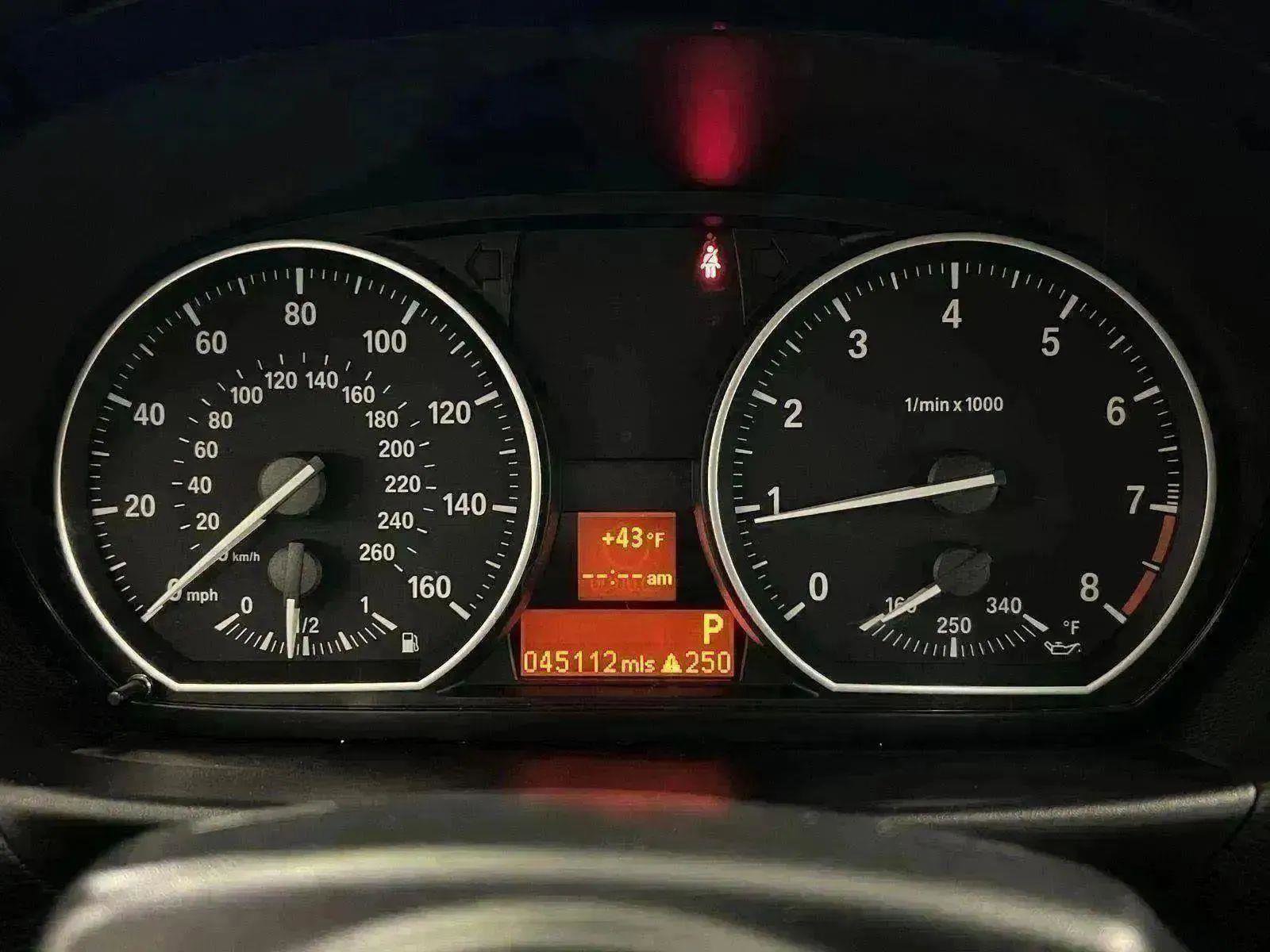 Used 2013 BMW 135i Convertible image 21