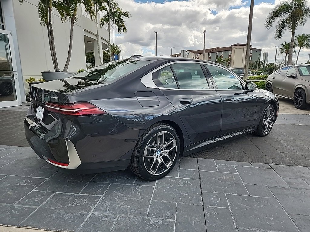 Used 2025 BMW i5 eDrive40i image 8