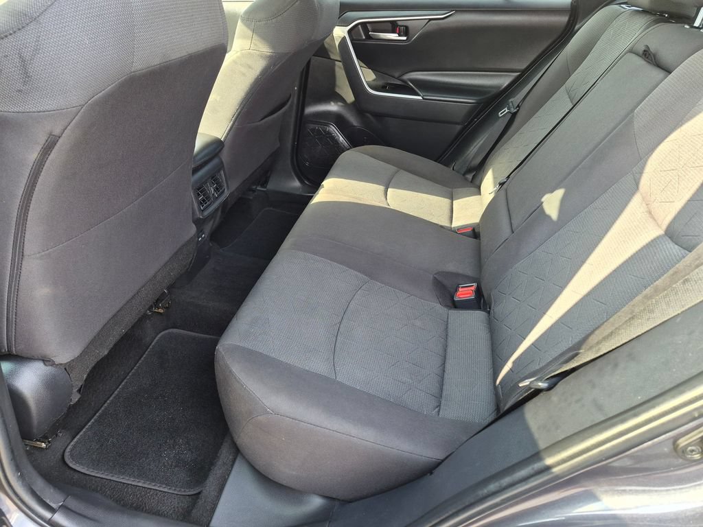 Used 2022 Toyota RAV4 XLE FWD image 16