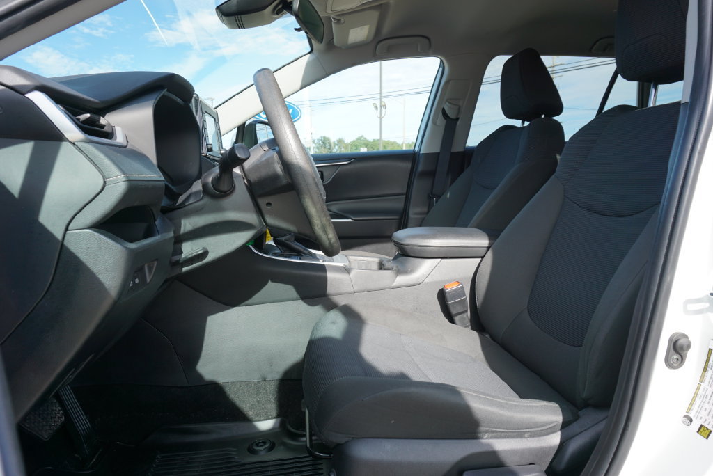 Used 2022 Toyota RAV4 LE FWD image 16