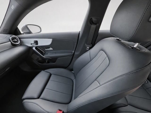 Used 2025 Mercedes-Benz CLA 250 4MATIC image 21
