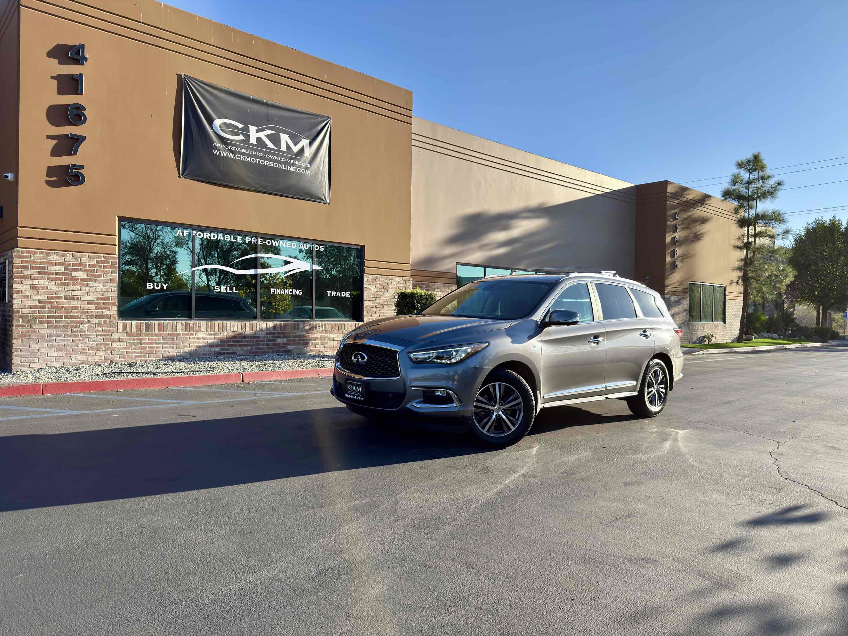 Used 2017 INFINITI QX60 FWD w/ Premium Plus Package image 2