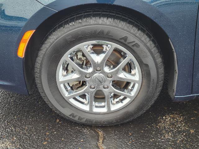 Used 2023 Chrysler Pacifica Touring-L image 5