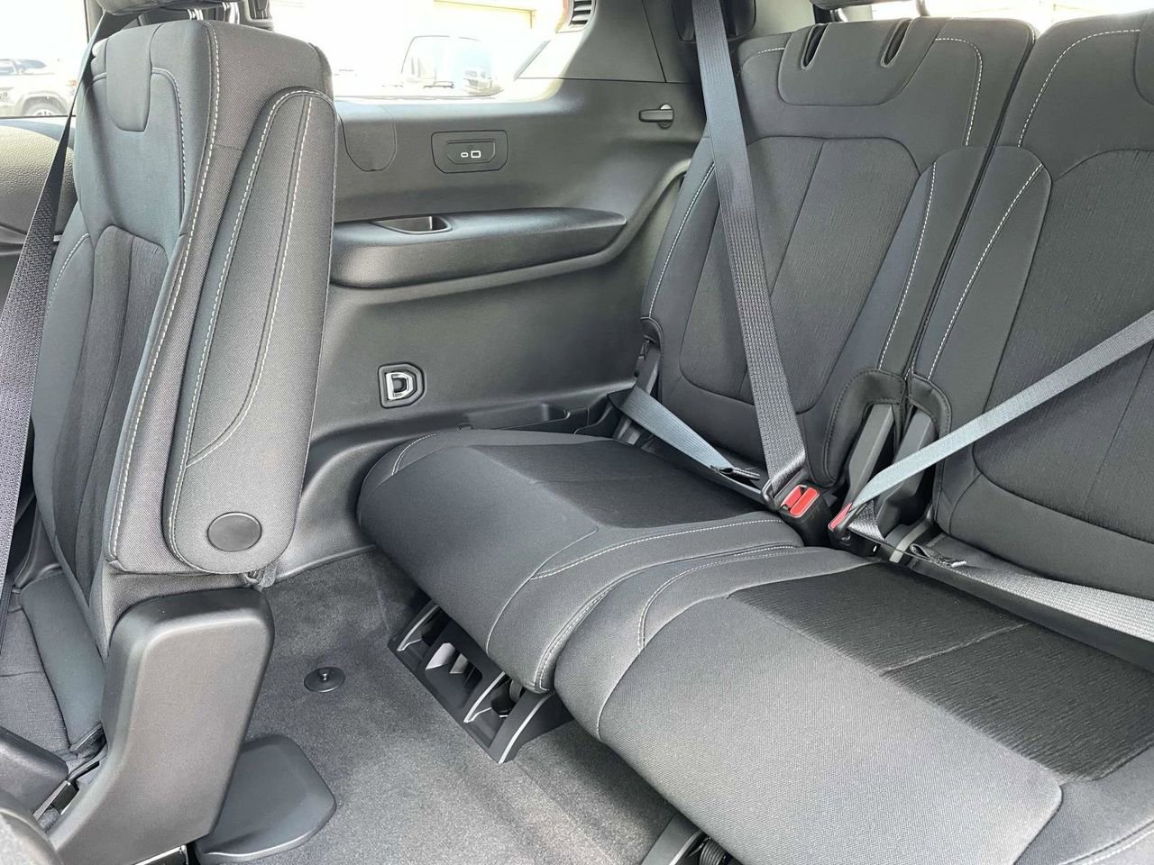 New 2025 Jeep Grand Cherokee L Laredo w/ Luxury Tech Group I image 28