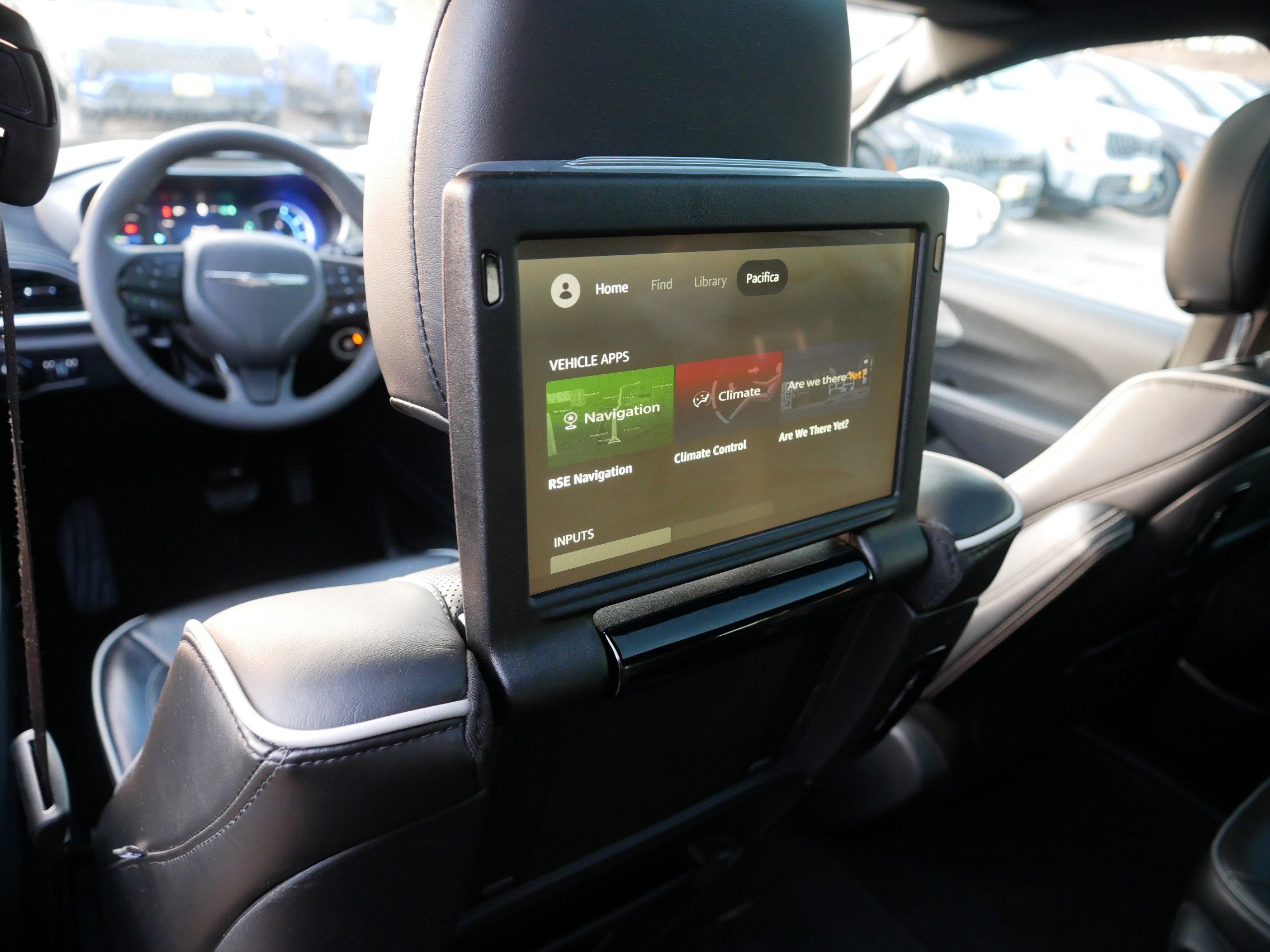 Used 2022 Chrysler Pacifica Limited w/ Uconnect Theater Family Group image 37