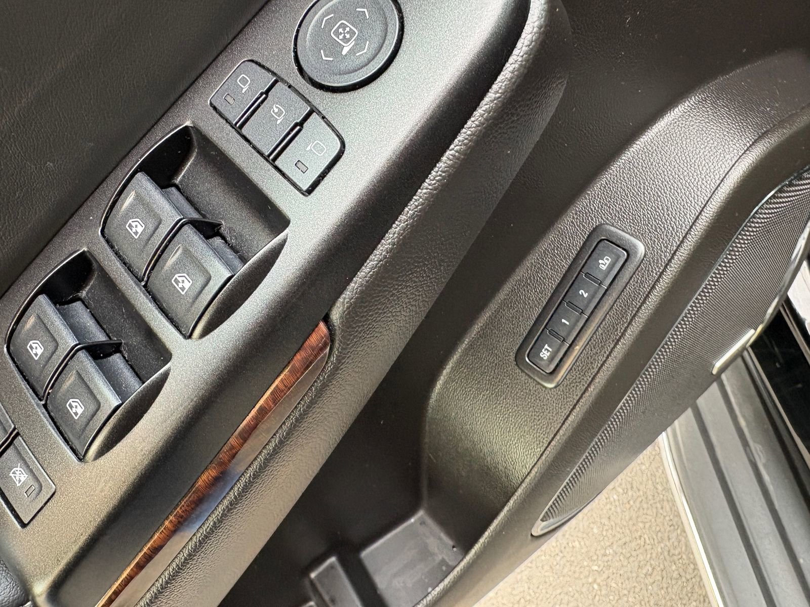 Used 2016 GMC Yukon XL SLT w/ Open Road Package image 16