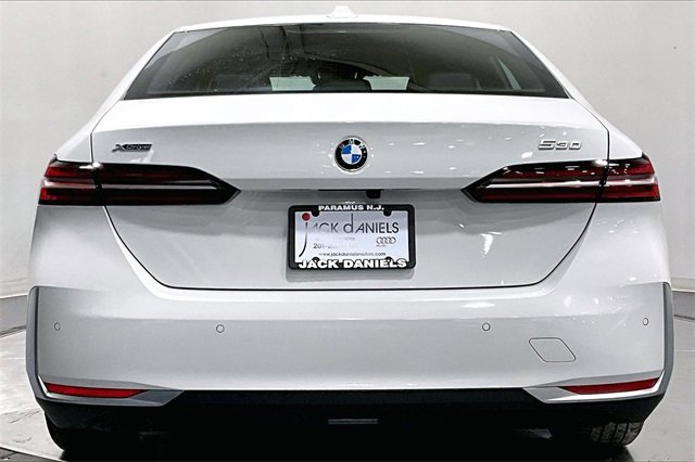Used 2024 BMW 530i xDrive w/ Convenience Package image 4