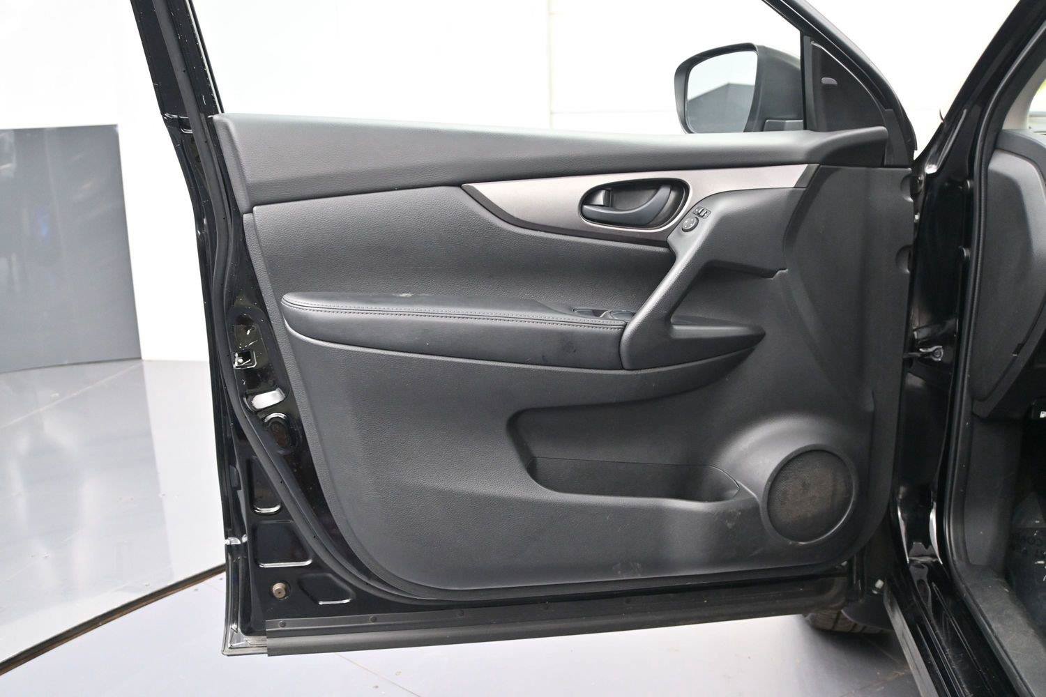 Used 2020 Nissan Rogue Sport S w/ Appearance Package AWD/4WD image 8
