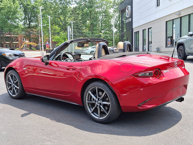 Used 2016 MAZDA MX-5 Miata Grand Touring RWD image 4
