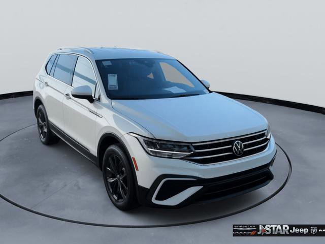 Used 2023 Volkswagen Tiguan SE image 3