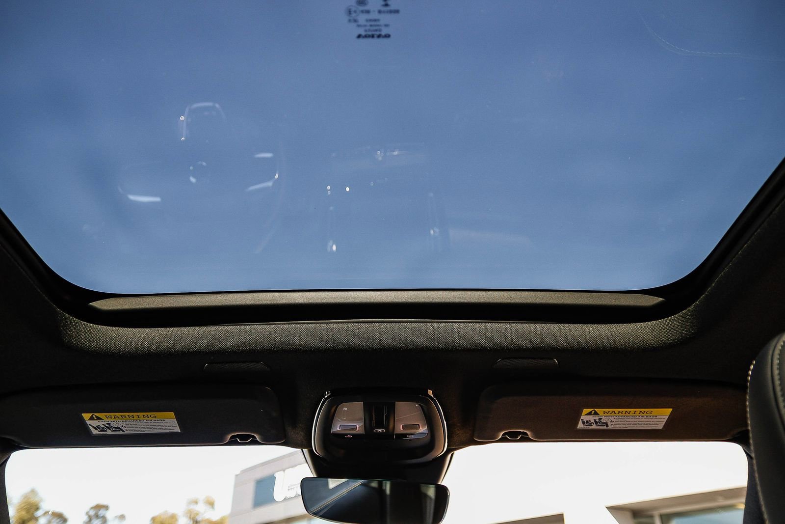 Used 2023 Volvo XC40 Recharge Plus image 18