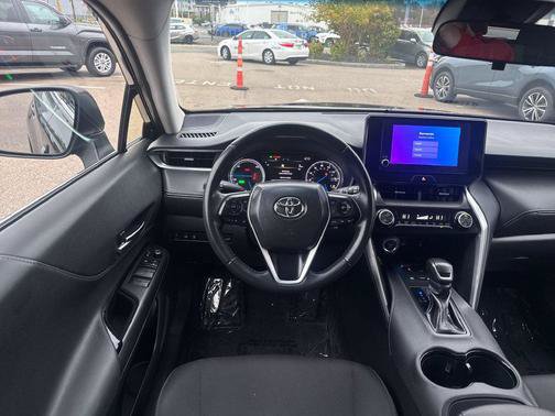 Used 2023 Toyota Venza LE AWD/4WD image 13