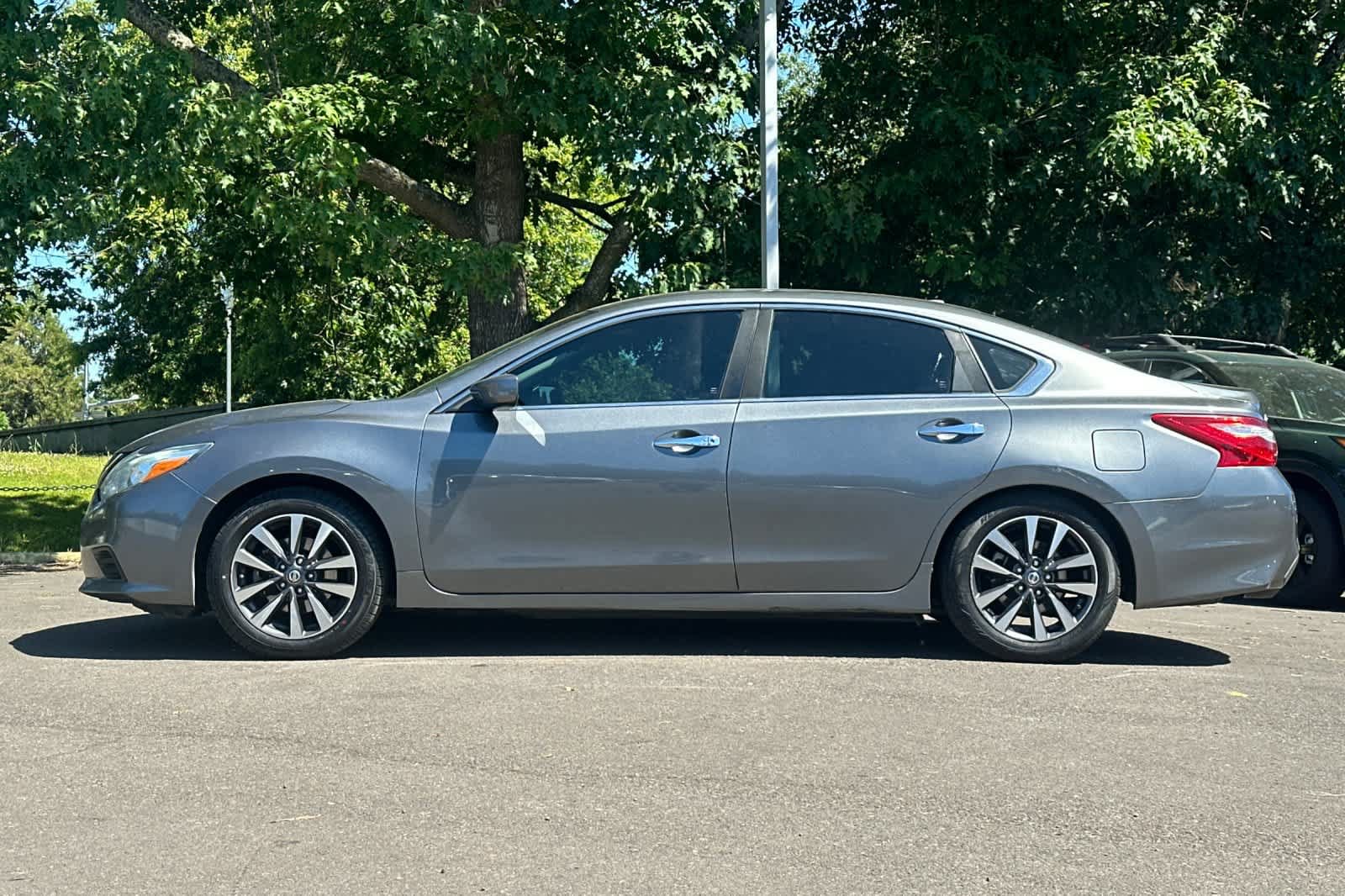 Used 2017 Nissan Altima 2.5 SV FWD image 5