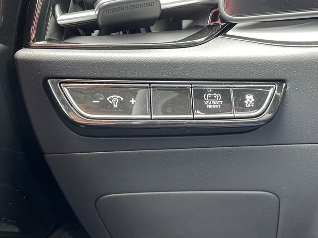 New 2025 Kia Niro EX Touring image 13