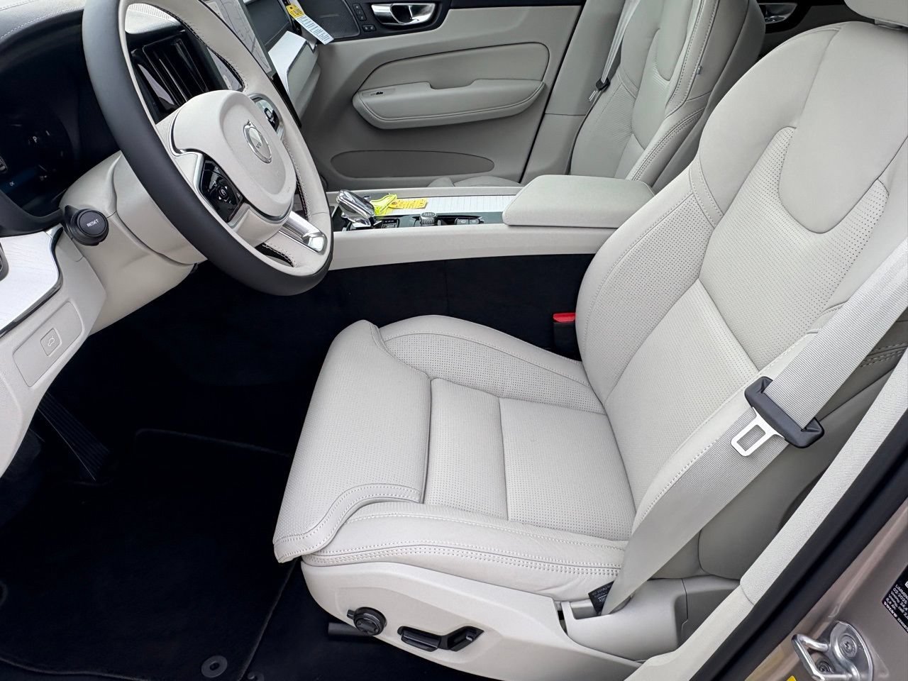 New 2026 Volvo XC60 B5 Ultra w/ Protection Package Premier AWD/4WD image 16
