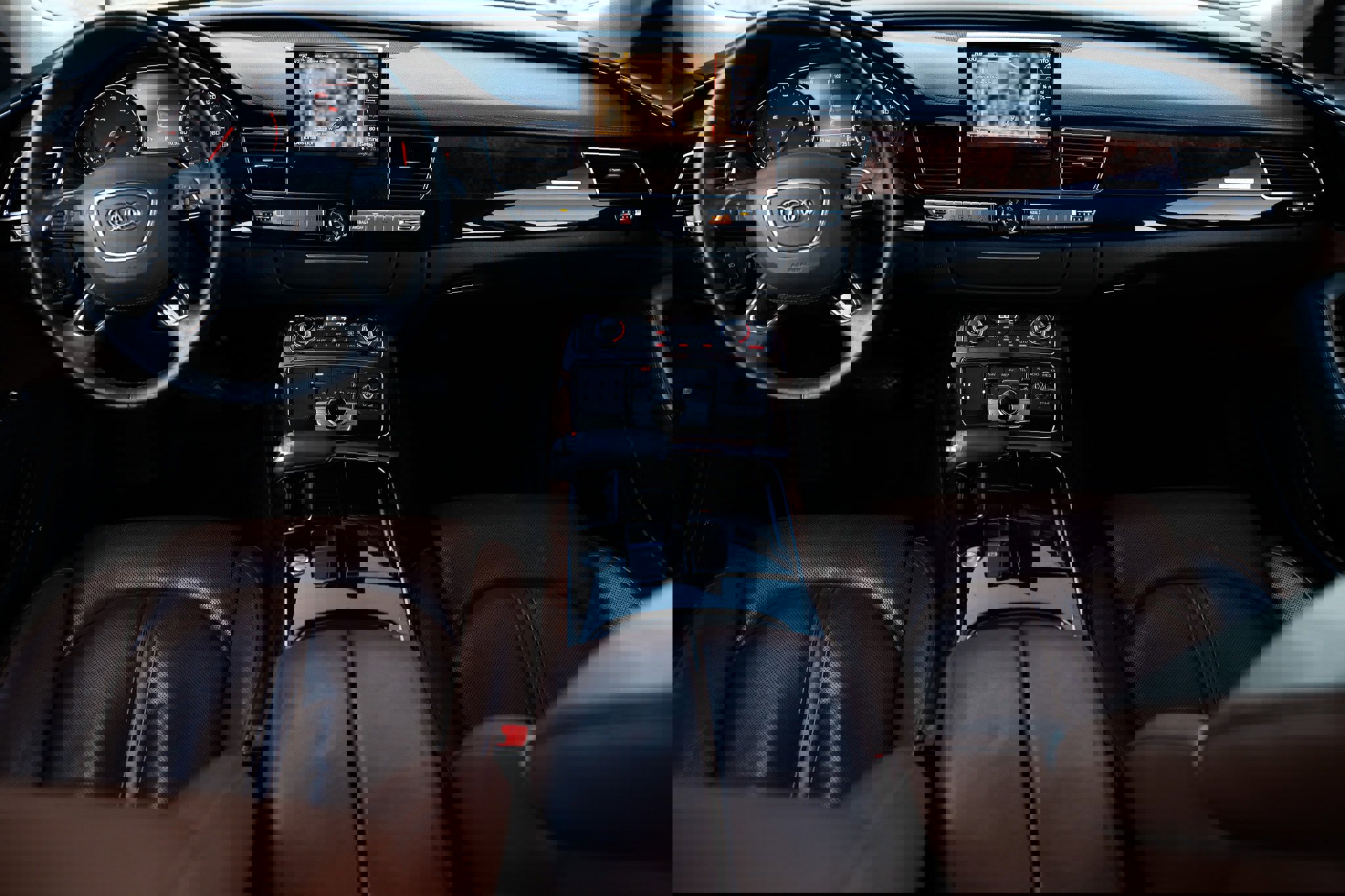 Used 2014 Audi A8 L TDI w/ Premium Package image 2