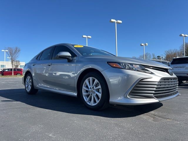 Used 2024 Toyota Camry LE image 3