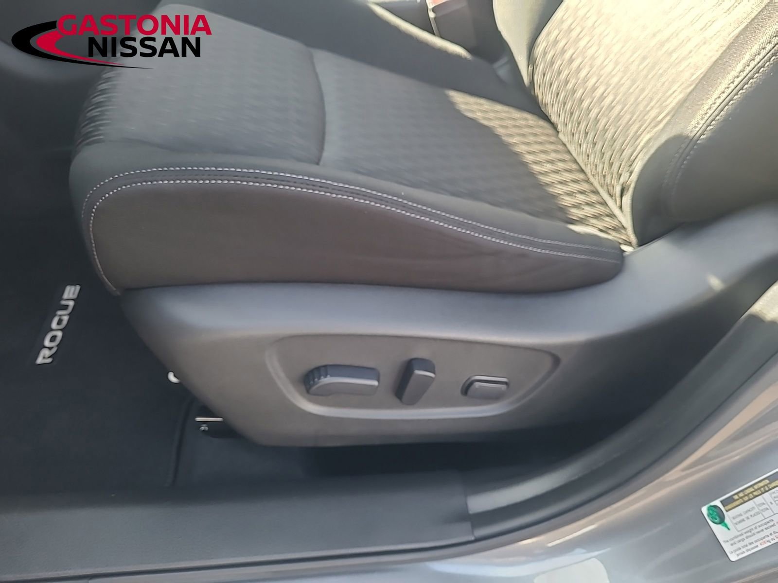 Used 2020 Nissan Rogue SV image 31