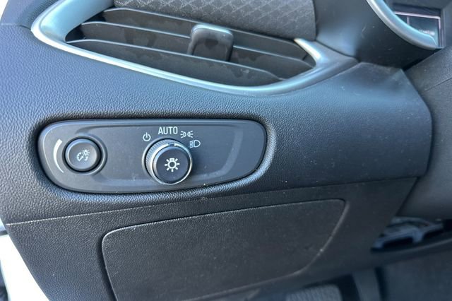 Used 2025 Chevrolet Malibu LT image 32