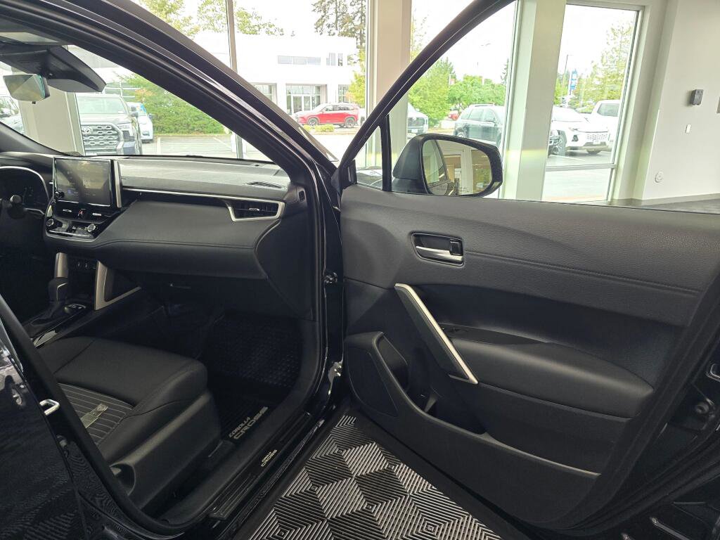 Used 2025 Toyota Corolla Cross AWD Hybrid w/ Convenience Package image 44