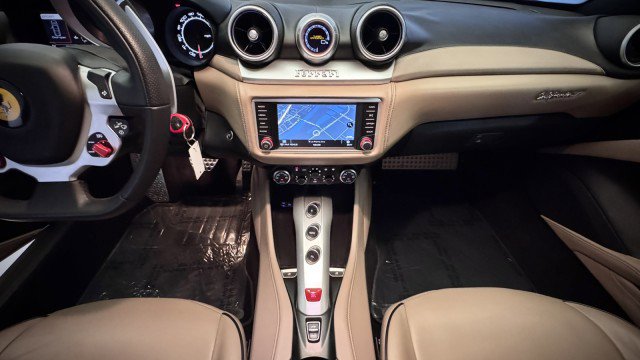 Used 2015 Ferrari California T image 4
