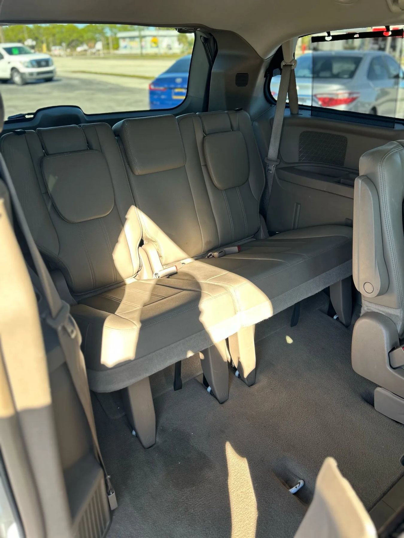 Used 2016 Chrysler Town & Country Touring image 16