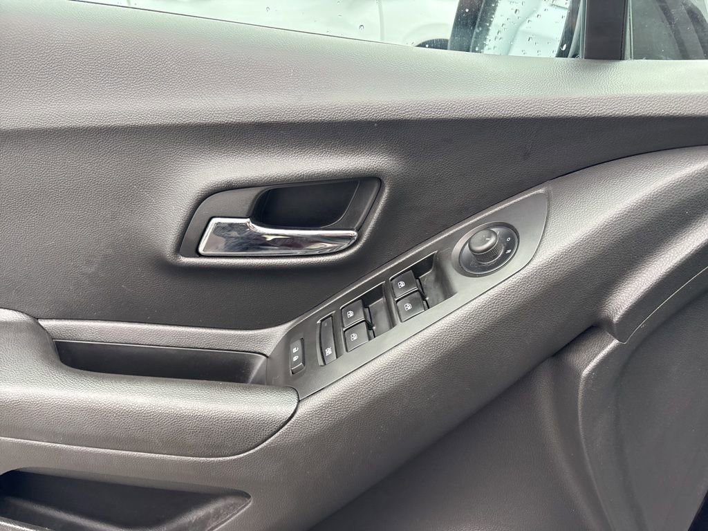 Used 2022 Chevrolet Trax LT w/ Driver Confidence Package AWD/4WD image 37