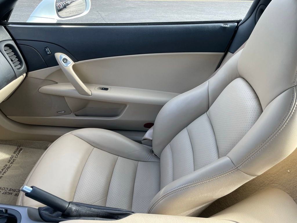 Used 2007 Chevrolet Corvette Coupe w/ Preferred Equipment Group RWD image 17