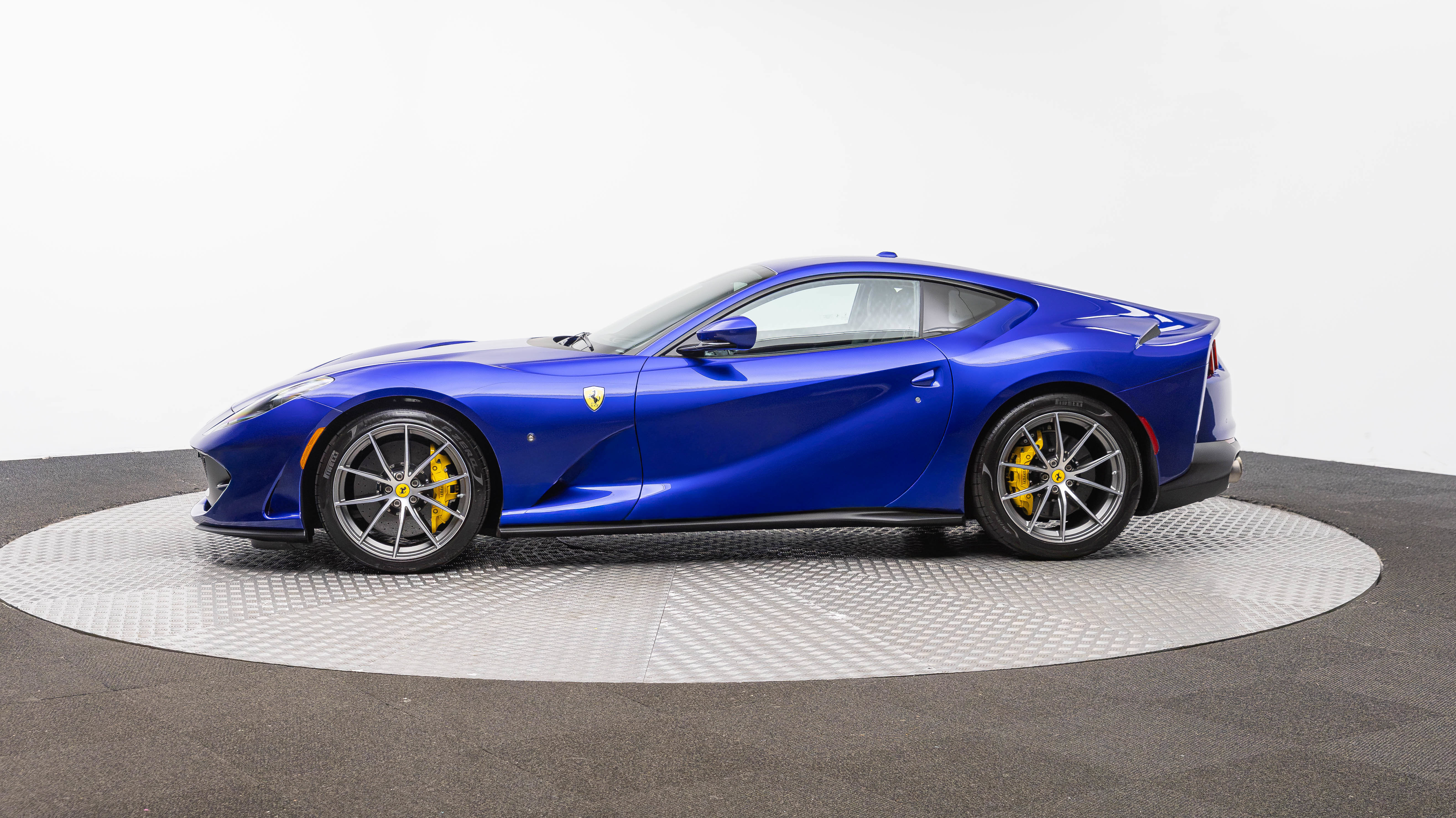 Used 2020 Ferrari 812 Superfast RWD image 2