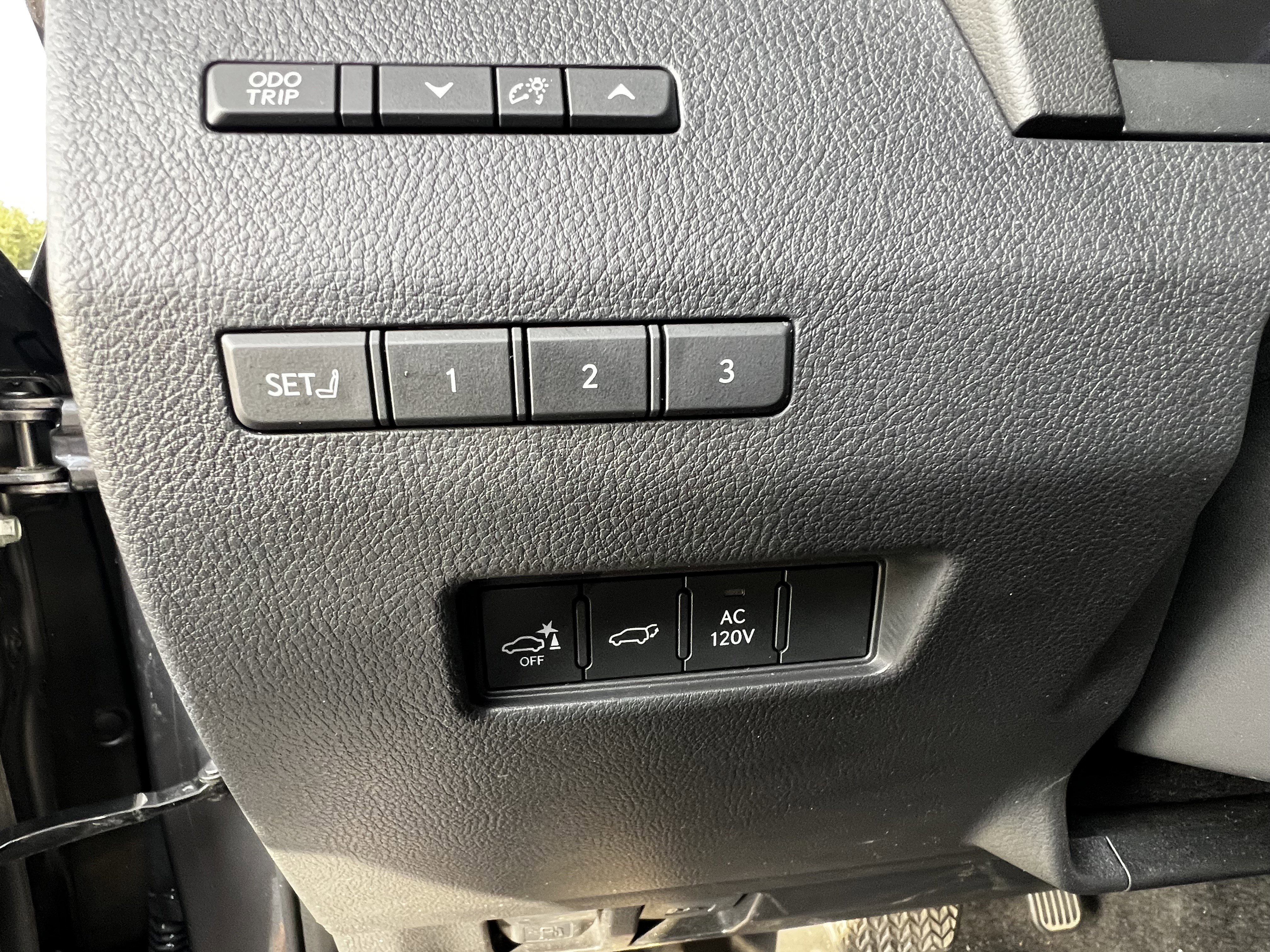 Used 2025 Lexus GX 550 w/ Accessory Package (2T) AWD/4WD image 15