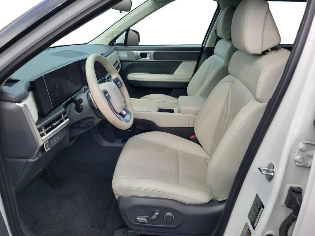 Used 2025 Hyundai Santa Fe SEL FWD image 21