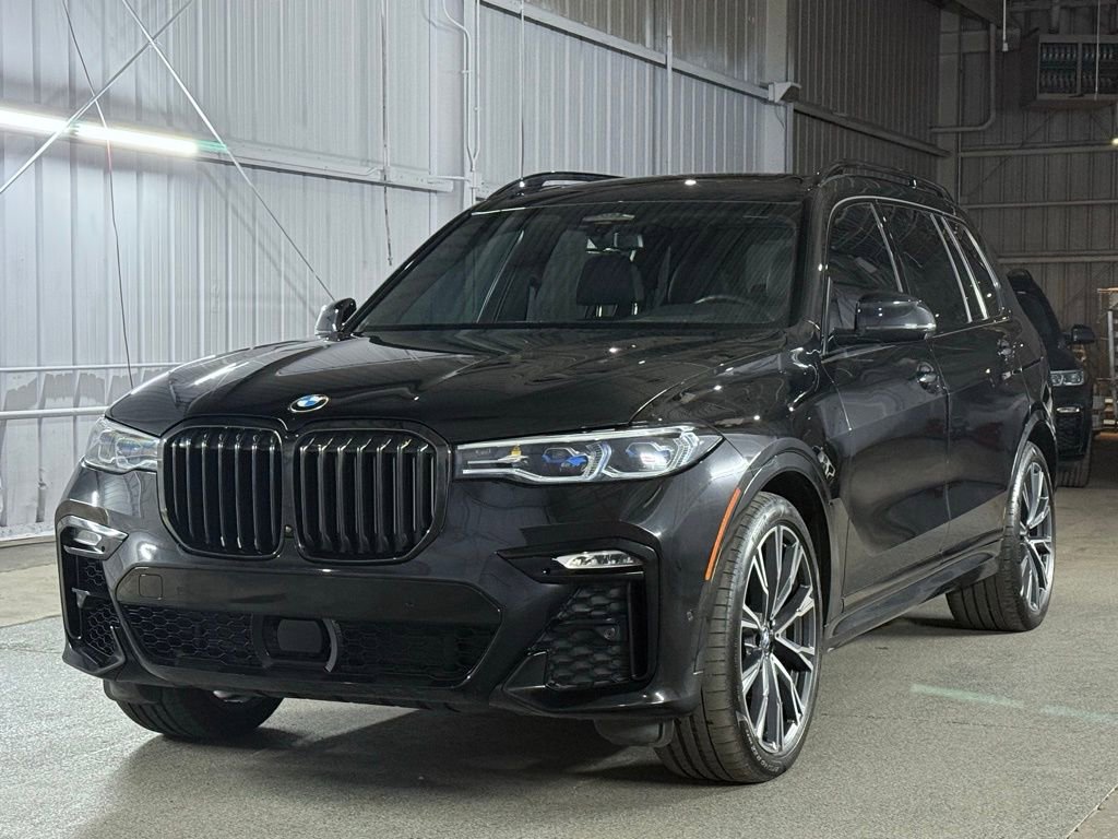 Used 2022 BMW X7 M50i image 1